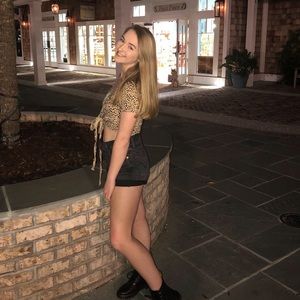 Meet your Posher, Emilia